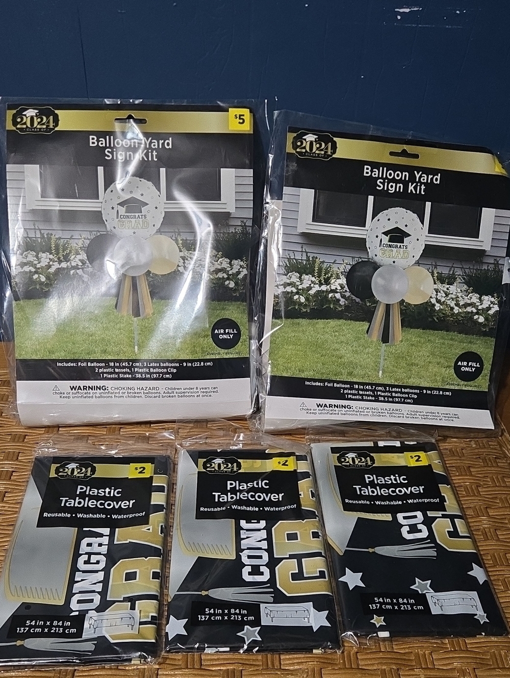 Congrats Graduation Balloon Yard Sign Kit and Black/Gold Plastic Tablecovers